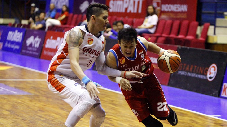 Stadium Happy 8 berhasil menumbangkan Garuda Bandung dalam lanjutan Seri V IBL. Copyright: © IBL Indonesia